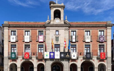 La Plaza Mayor ya se «viste» de Pasión